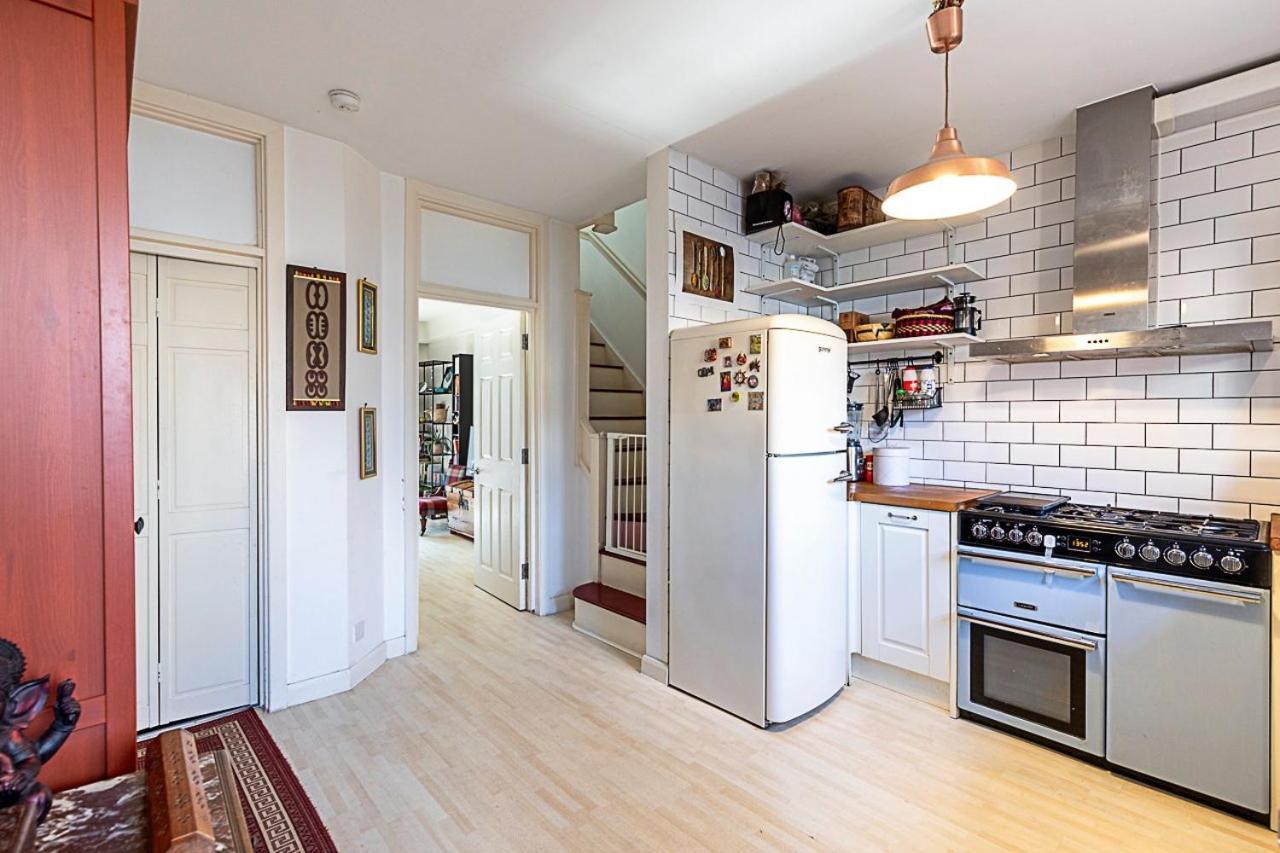 Stylish & Spacious 3-bed In Vibrant Bow Appartamento *