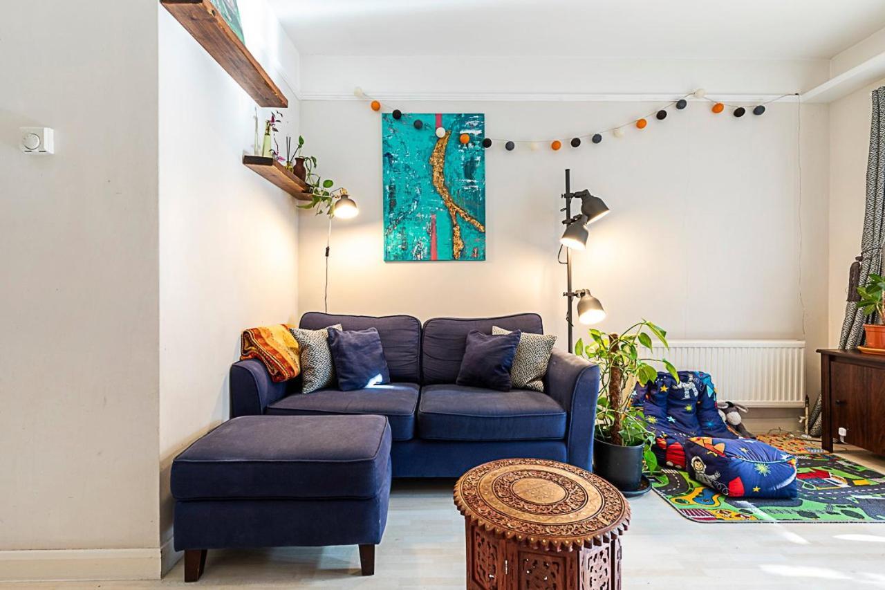 Stylish & Spacious 3-bed In Vibrant Bow Appartamento Londra