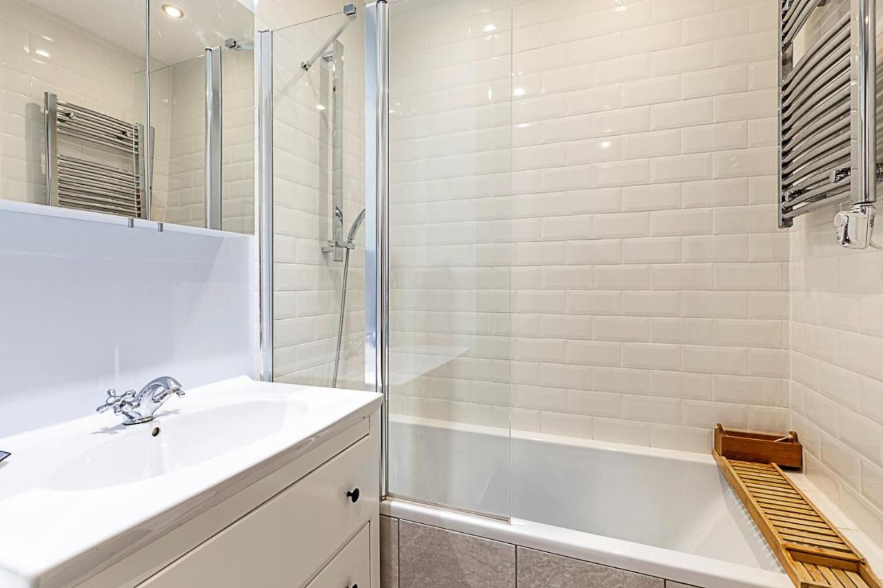 Stylish & Spacious 3-bed In Vibrant Bow * Londra