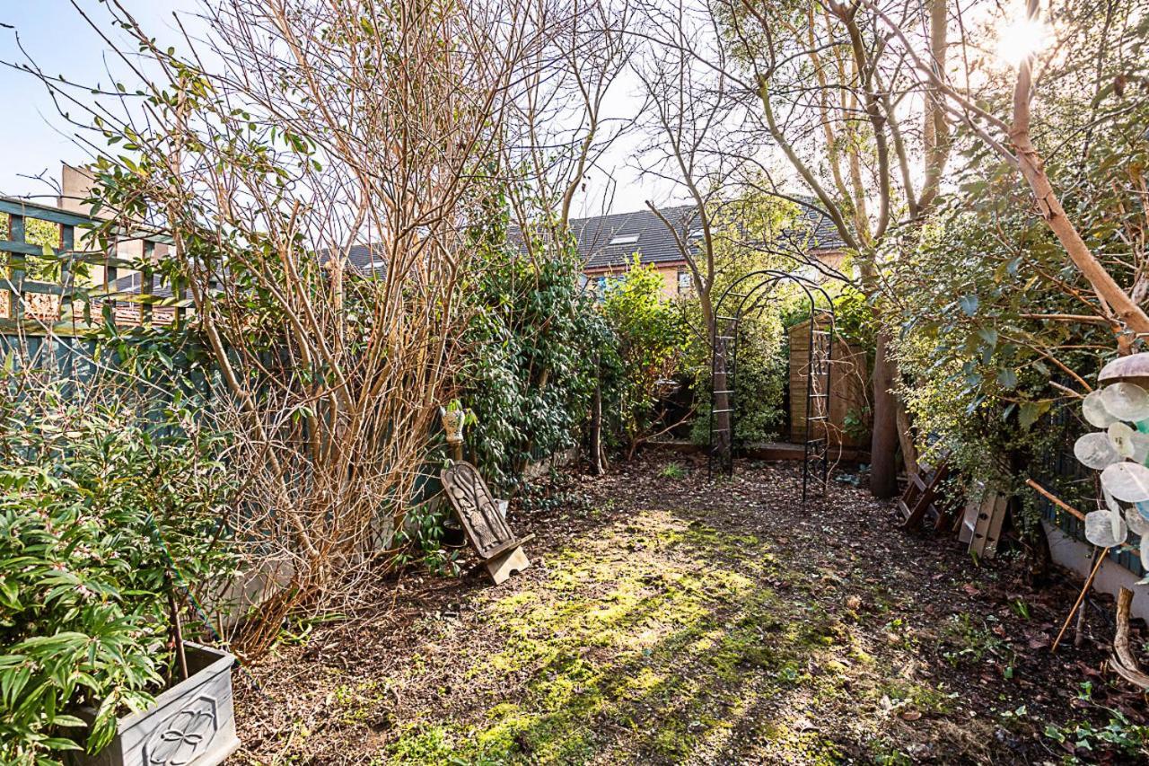 Stylish & Spacious 3-bed In Vibrant Bow * Londra